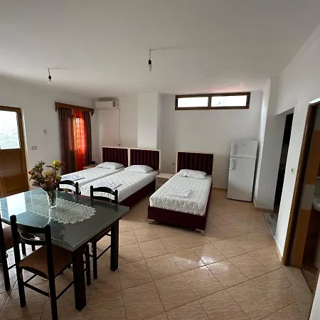 Villa Albert Ksamil アパート